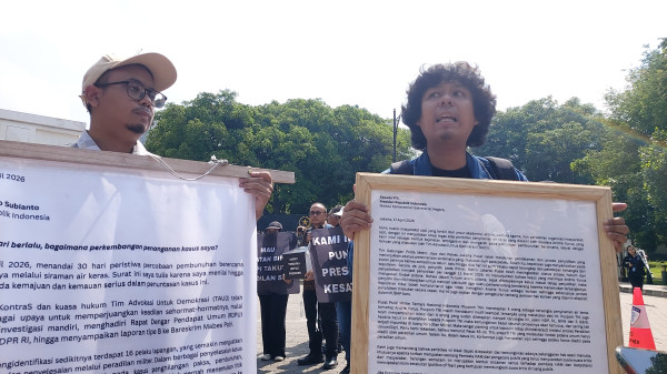 Aksi Koalisi Masyarakat Sipil di Depan Istana Mendesak TGPF Kasus Andrie Yunus Dibentuk