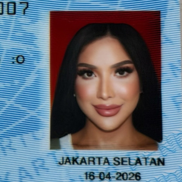 Viral! Millen Cyrus Pamer KTP dengan Riasan Wanita, Benarkah Sudah Ganti Gender?