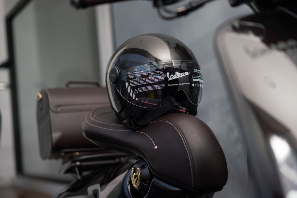 Kuda Besi Rp288 Juta: Membedah Sasis Baja dan Kulit Premium Vespa 946