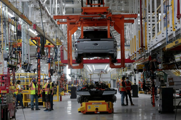 Ford Menyerah pada Dominasi China: Rugi Rp331 Triliun, Penjualan EV Anjlok 52 Persen, Petinggi Bintang Mundur