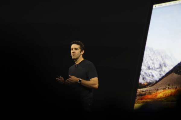 Siapa John Ternus, Bos Baru Apple Pengganti Tim Cook?