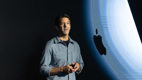 Siapa John Ternus, Bos Baru Apple Pengganti Tim Cook?