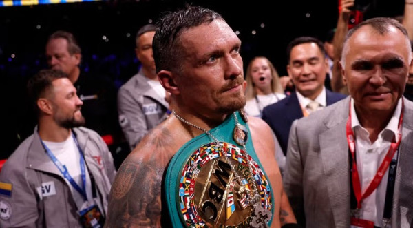 10 Petinju Kelas Berat Terbaik Dunia Saat Ini: Usyk Raksasa Tak Terkalahkan