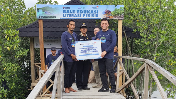 Telkom Hijaukan Pesisir Lombok: Tanam 10.000 Mangrove dan 2.000 Terumbu Karang pada Hari Bumi 2026