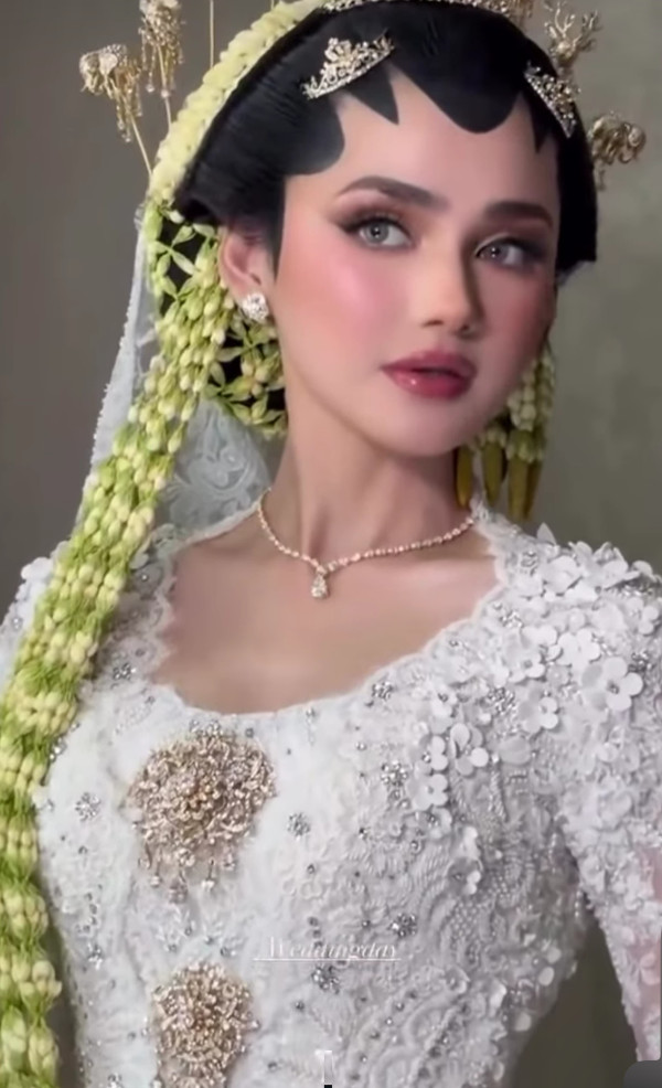 Anggun dengan Nuansa Jawa, Penampilan Syifa Hadju saat Akad Nikah Curi Perhatian