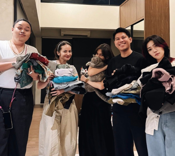 Momen Haru Sahabat Vidi Aldiano Dapat Baju Peninggalan Almarhum agar Terus Merasa Dekat
