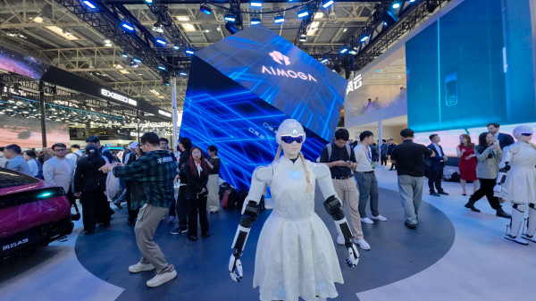 Chery Kenalkan Robot AiMOGA, bisa Belajar dan Akan Gantikan Sales Mobil