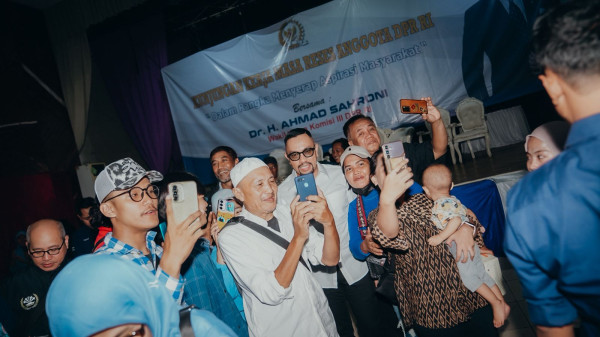 Reses di Jakbar, Sahroni Ingatkan Warga untuk Biasakan Selesaikan Konflik Lewat Jalur Hukum