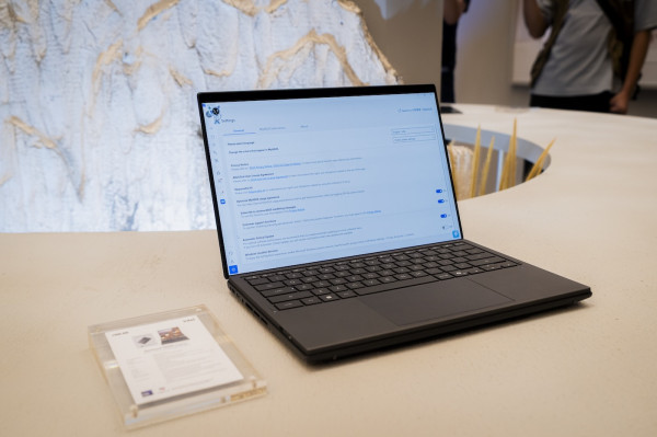 Laptop 2 Layar Rp55 Juta: Revolusi AI atau Sekadar Gimmick?