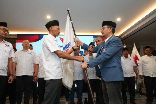 Bidik Basis Santri Jawa Timur, Partai Perindo Resmi Lantik Cak Jaz sebagai Ketua DPW