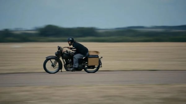 Hobi Gila Aquaman Jason Momoa: Bikin Mobil Klasik Jadi Listrik hingga Koleksi Harley Jadul