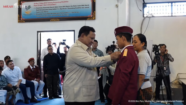 Momen Siswa SRMP 17 Tabanan Curhat ke Prabowo