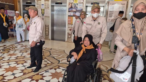 Lambaian Tangan PPIH Iringi 5.499 Jemaah Haji Gelombang Kedua Tinggalkan Makkah