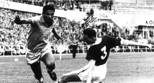 5 Legenda Sepak Bola yang Dicurangi Peraturan Lama Ballon d'Or