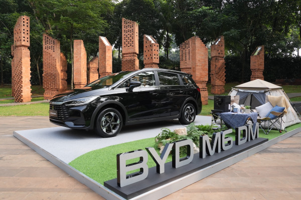 BYD M6 DM Diklaim Irit 65 Km/Liter, Sudah Diuji 150 Km Nyaris Tanpa Minum Bensin