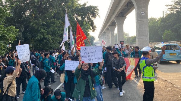 Mahasiswa UNJ Beraksi, Pengendara Kompak Bunyikan Klakson sebagai Bentuk Dukungan