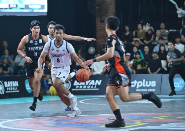 Tim Putri UBAYA dan Tim Putra Perbanas Juara Campus League Basketball Season 1 2026