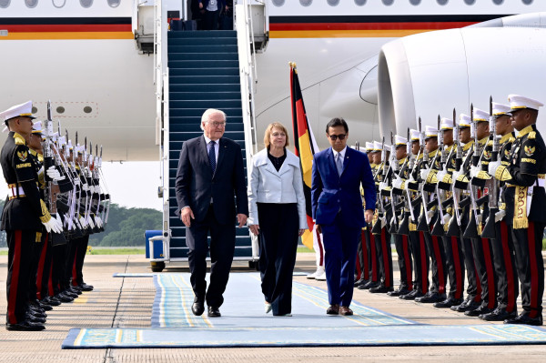 Tarian Tradisional Sambut Kedatangan Presiden Jerman Steinmeier di Halim