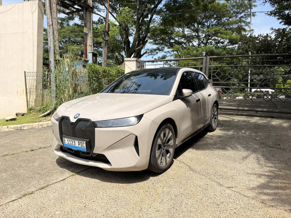 BMW iX xDrive45, Kemewahan Sunyi Seharga Rp2,6 Miliar