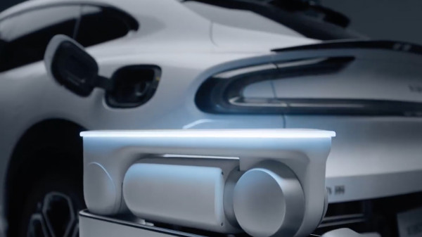 Janji Tesla 10 Tahun Lalu Diwujudkan Xiaomi: Robot Charger EV Otomatis