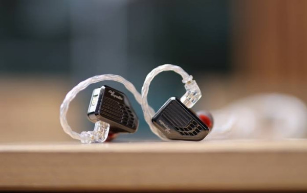 Selebriti Pakai Earphone Kabel, Pasar IEM Chi-Fi Diam-Diam Meledak