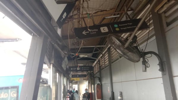 Halte Transjakarta Tebet Eco Park Tetap Beroperasi usai Ditabrak Truk