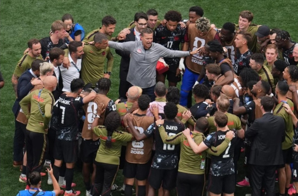 Saat Negeri Hoki Demam Sepak Bola