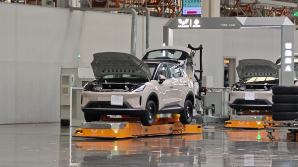 Intip Pabrik Wuling Liuzhou: AI Jadi Otak, Robot Jadi Tangan
