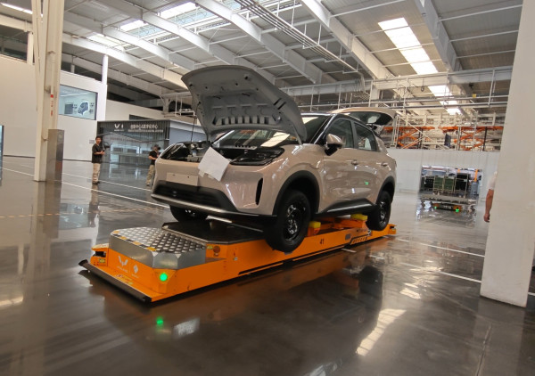 Intip Pabrik Wuling Liuzhou: AI Jadi Otak, Robot Jadi Tangan