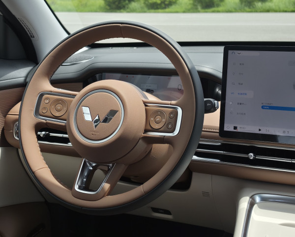 Test Drive Wuling BinguoS di Liuzhou: Tongkrongan Crossover, Beda Banget dengan Versi Standar!