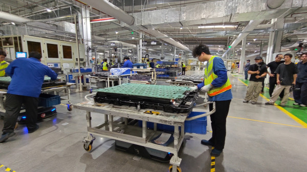 Melihat Langsung Dapur Perakitan Baterai Wuling di Liuzhou China!