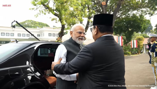 Momen Prabowo Sambut PM Narendra Modi di Istana Merdeka