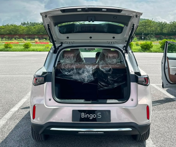 Test Drive Wuling BinguoS di Liuzhou: Tongkrongan Crossover, Beda Banget dengan Versi Standar!