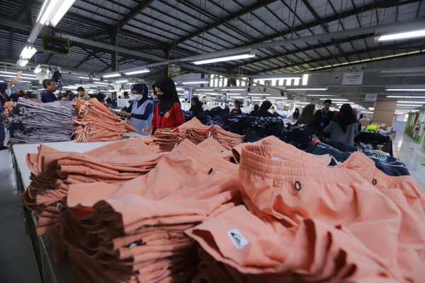 Sektor Manufaktur Loyo, Jurang Ketimpangan Makin Lebar