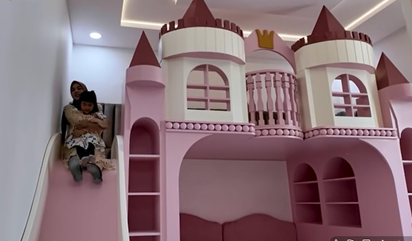 Ria Ricis Bangun Rumah Impian untuk Moana, Ada Playground di Setiap Lantai