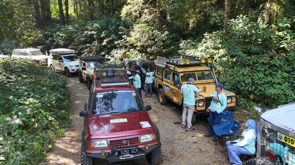 Kenapa Pemilik Land Cruiser Tua Tetap Setia di Tengah Serbuan Mobil Listrik?