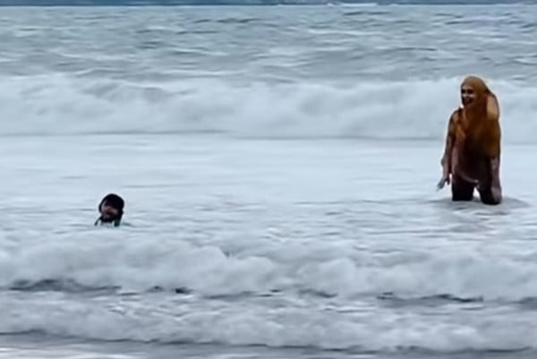 Ria Ricis Ajak Moana Berenang di Laut, Warganet Khawatir