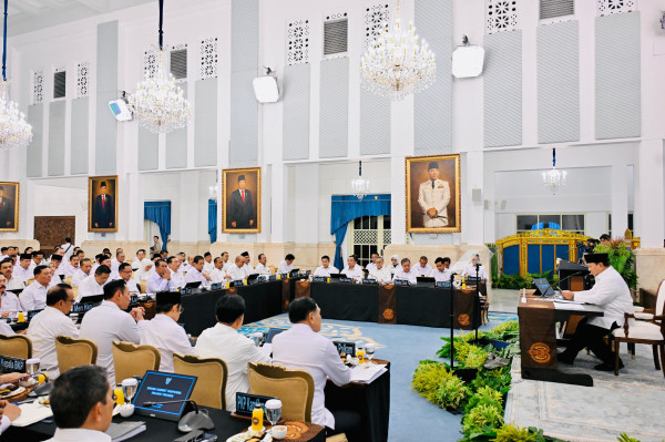 Gibran Duduk di Barisan Menteri saat Sidang Kabinet, Mensesneg Beri Penjelasan